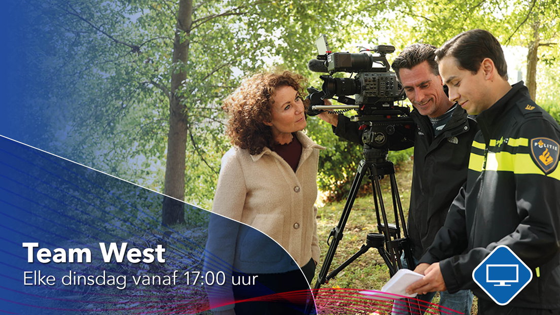 Kirsten kijkt in de camera; tekst: "Team West. Elke dinsdag vanaf 17:00 uur" met een tv-icoon.